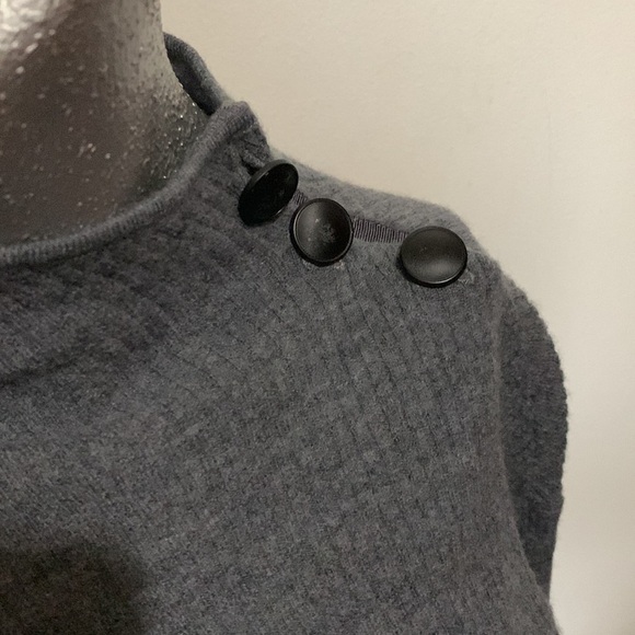 Adrienne Vittadini 100% Merino Wool Asymmetrical Sweater  Size S - Picture 2 of 8